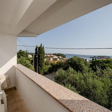 Apartments Mladenka In Banjol Εξωτερικό φωτογραφία