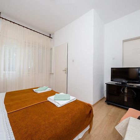 Apartments Mladenka In Banjol Δωμάτιο φωτογραφία