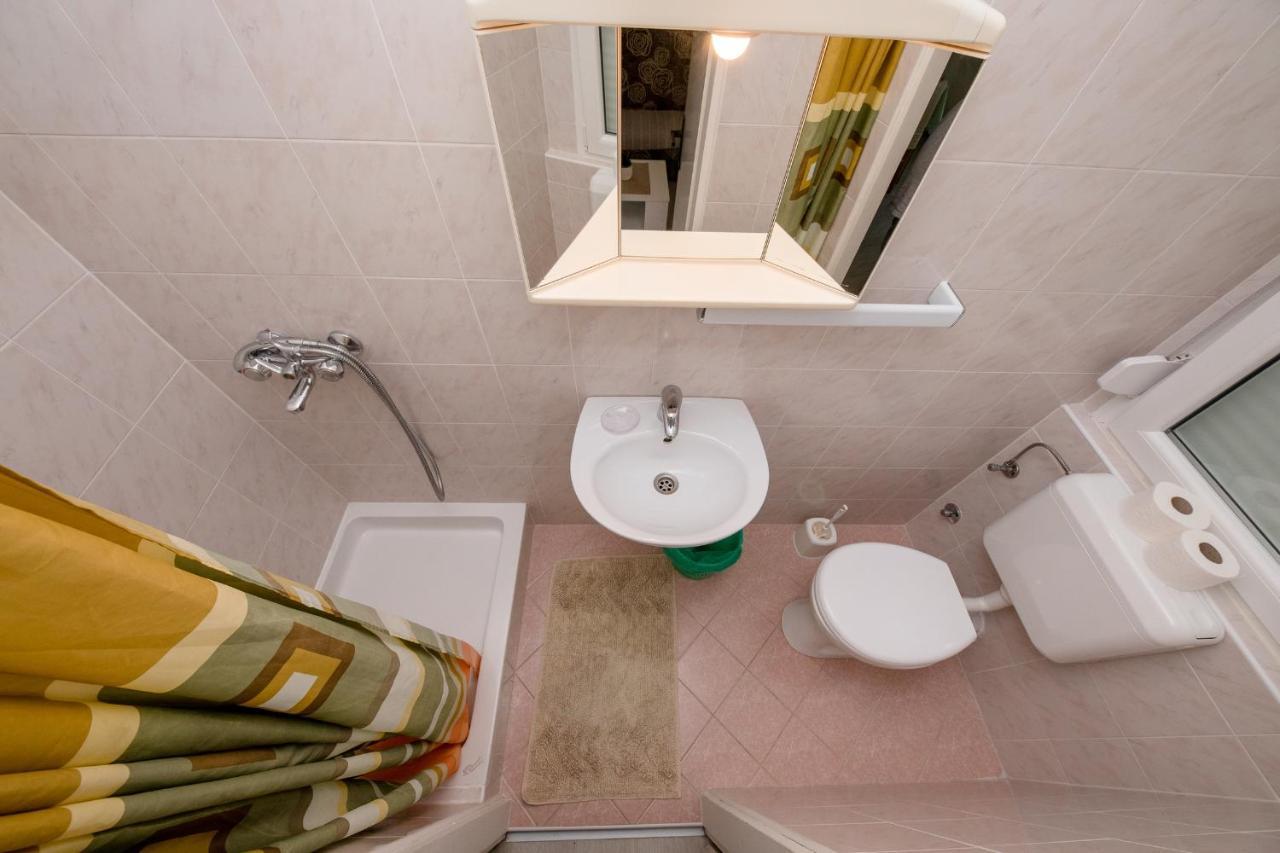 Apartments Mladenka In Banjol Εξωτερικό φωτογραφία