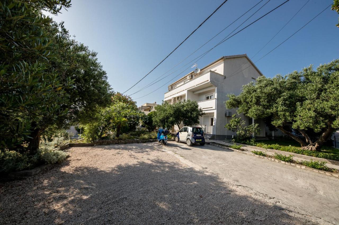 Apartments Mladenka In Banjol Εξωτερικό φωτογραφία