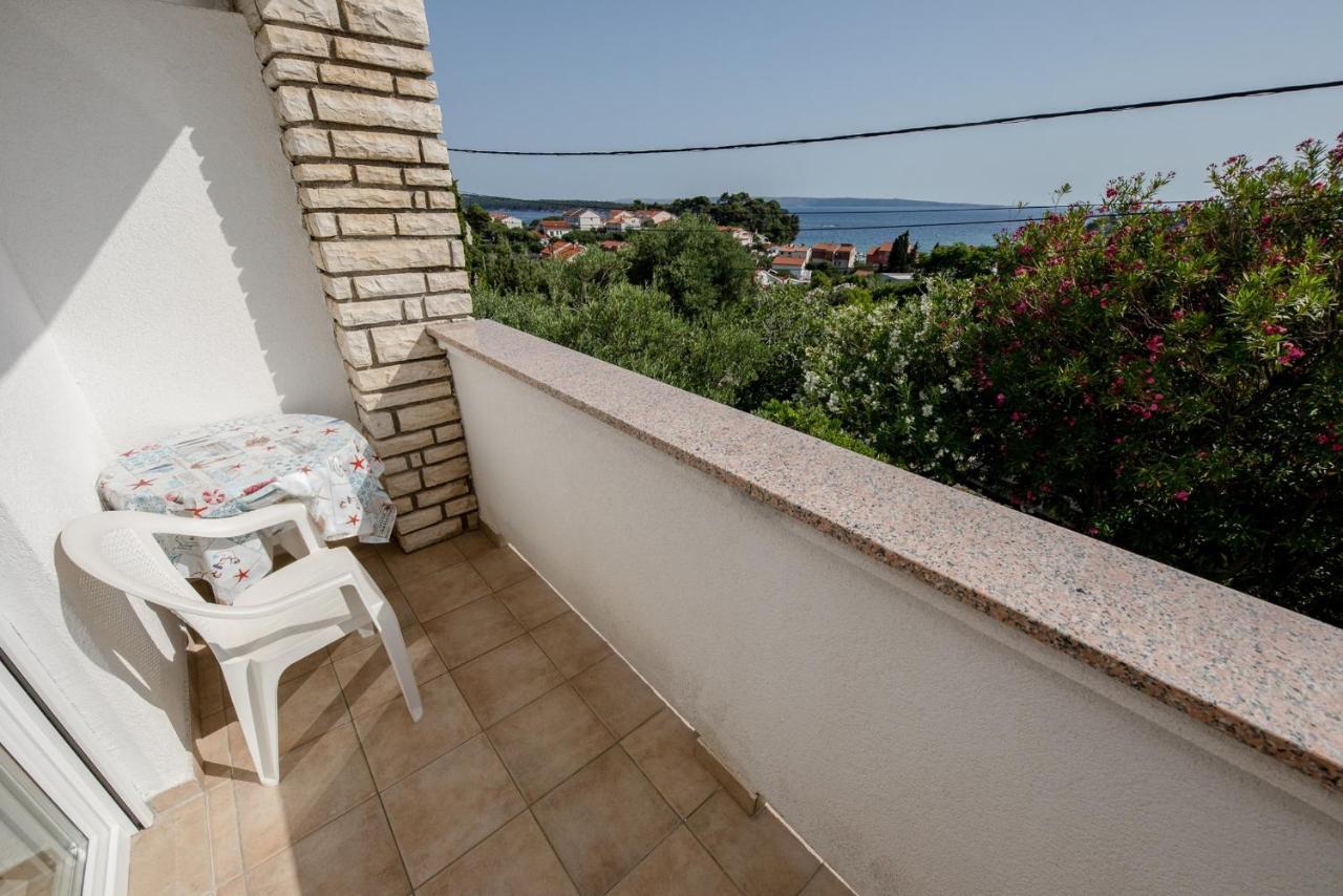 Apartments Mladenka In Banjol Εξωτερικό φωτογραφία